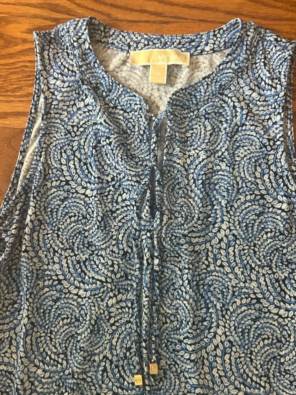 Michael Kors Sleeveless Shift Dress Ruffle Pleated Hem Size XS V-Neck in pristin
